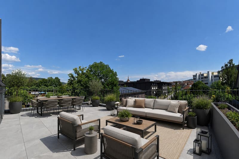 Die grosse Dachterrasse mit schöner Aussicht