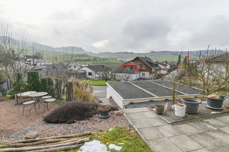 Vista soleggiata - Casa familiare con ampio parcheggio (2)