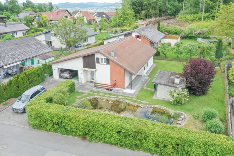Ein freistehendes Haus zum Verlieben mit schönem Garten und viel Land (2)