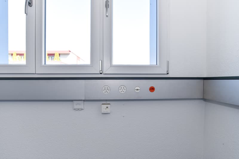 Elektro-, Telefon-  und Netzwerkausrüstung