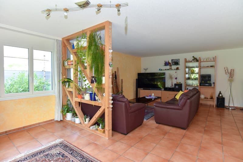 ...Wohnzimmer mit Zugang zum...