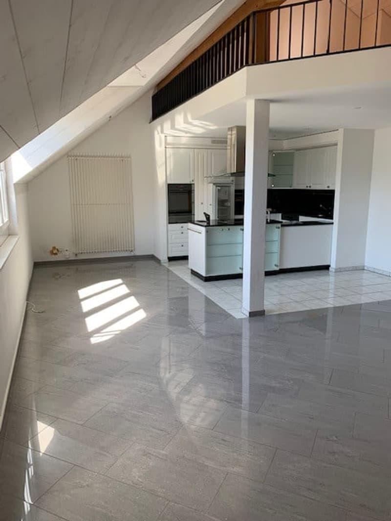 Wunderbare 3.5-Zimmer-Maisonettewohnung mit Galerie im Schachen (4)