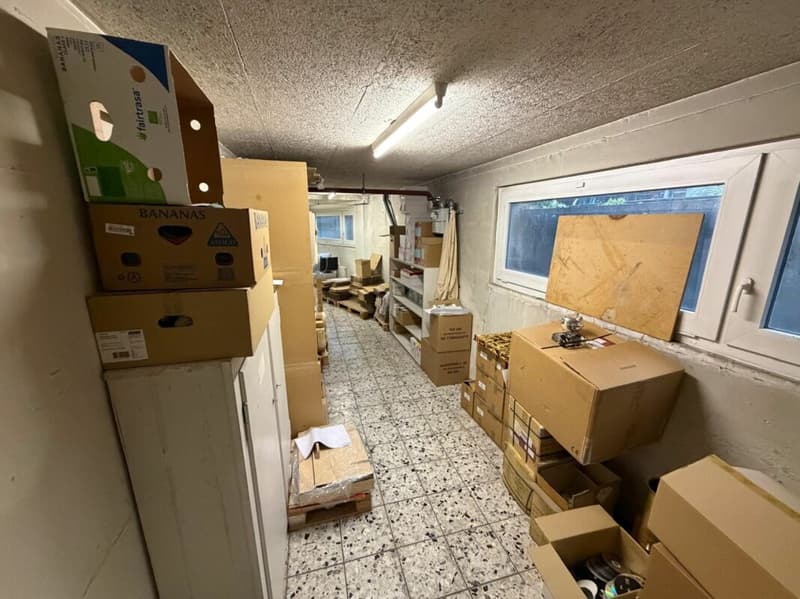 Durchgang zum Wohnaus/Kellerabteil