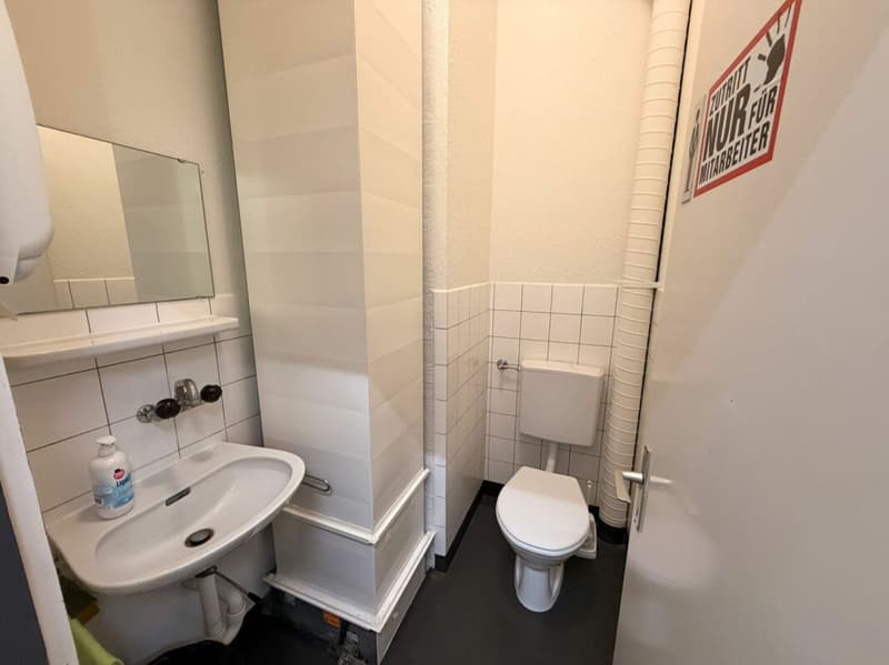 Mitarbeitertoilette Gewerbeteil