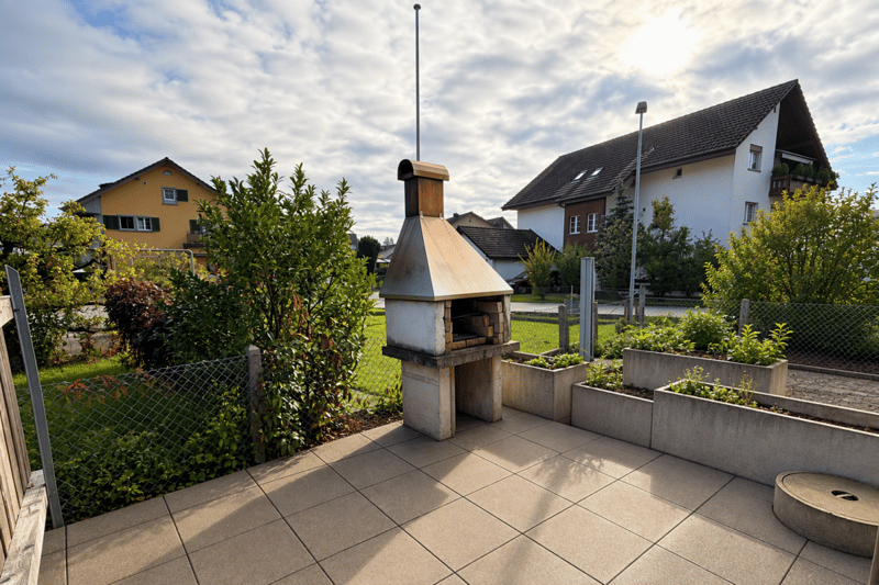 Garten mit Grillstelle