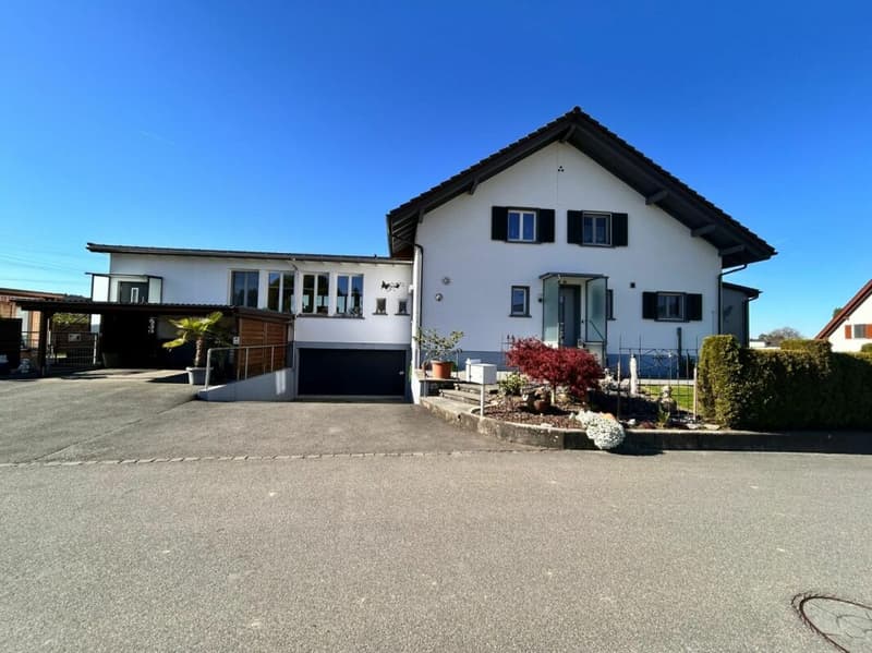 Freistehendes Einfamilienhaus am Rande des Dorfes, sicht ins Grüne (1)