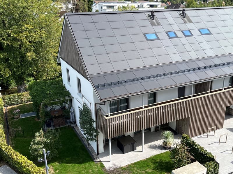 Modernes 7.5-Zimmer-Doppeleinfamilienhaus eingebettet ins Suterguet Gränichen (2)