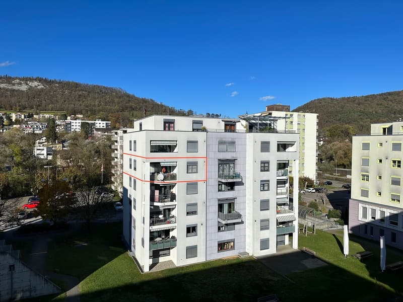 Helle Eigentumswohnung mit Balkon und Aussicht (1)