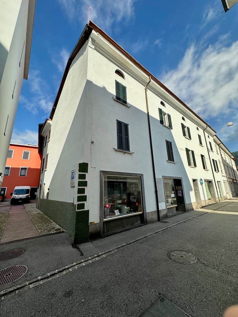 Gebäudekomplex mit Innenhof im Zentrum von Chiasso (3)