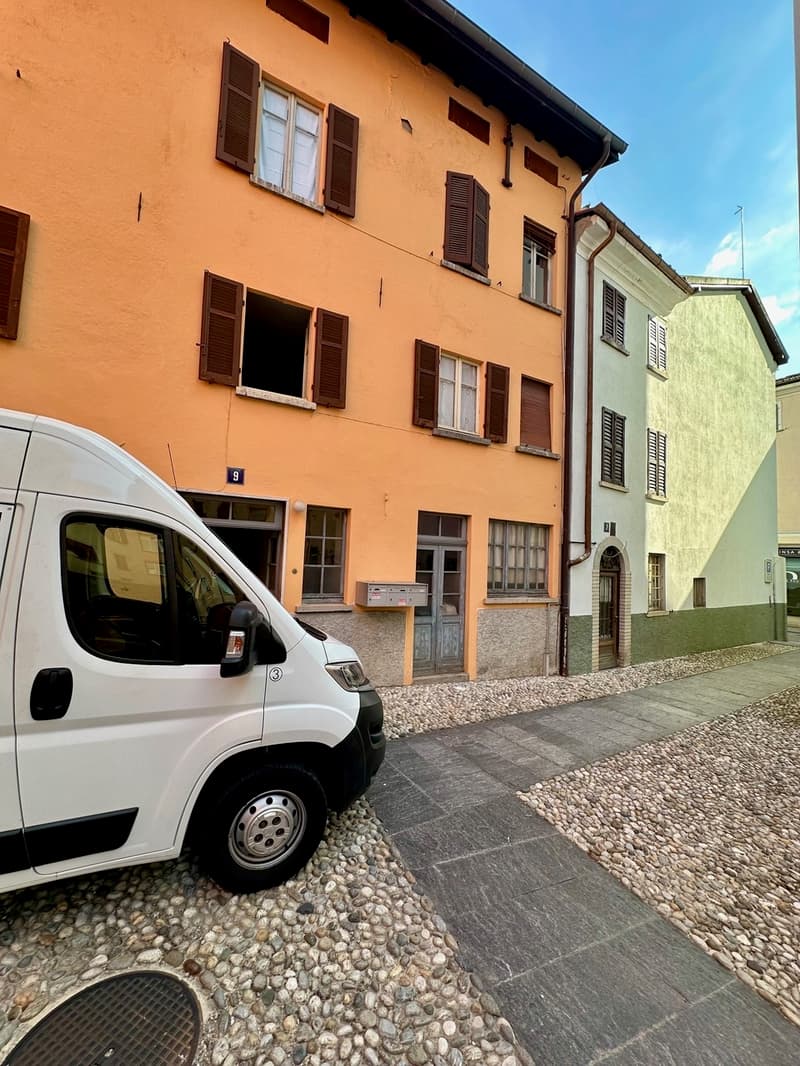 Gebäudekomplex mit Innenhof im Zentrum von Chiasso (2)