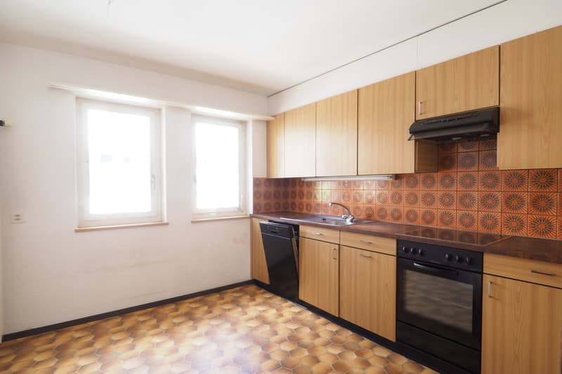 Zu vermieten 4.5 Zimmerwohnung mit Parkplatz im Dorfkern von Bretzwil (6)