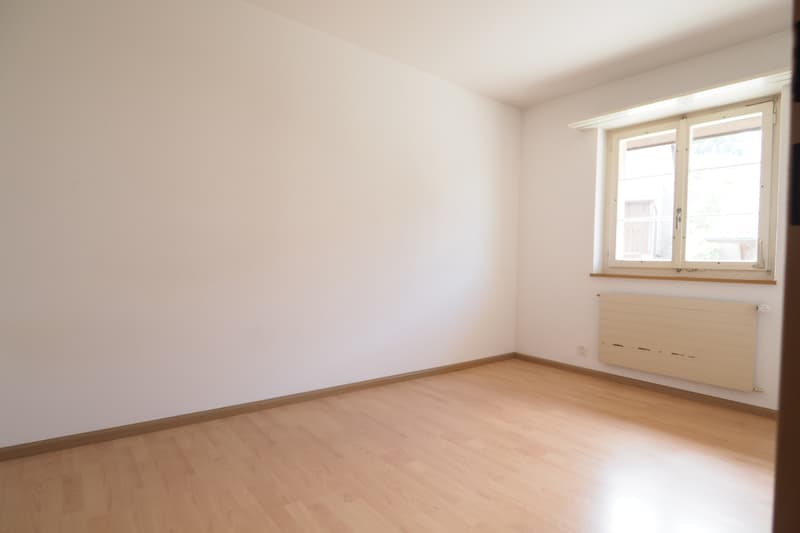 Zu vermieten 4.5 Zimmerwohnung mit Parkplatz im Dorfkern von Bretzwil (4)