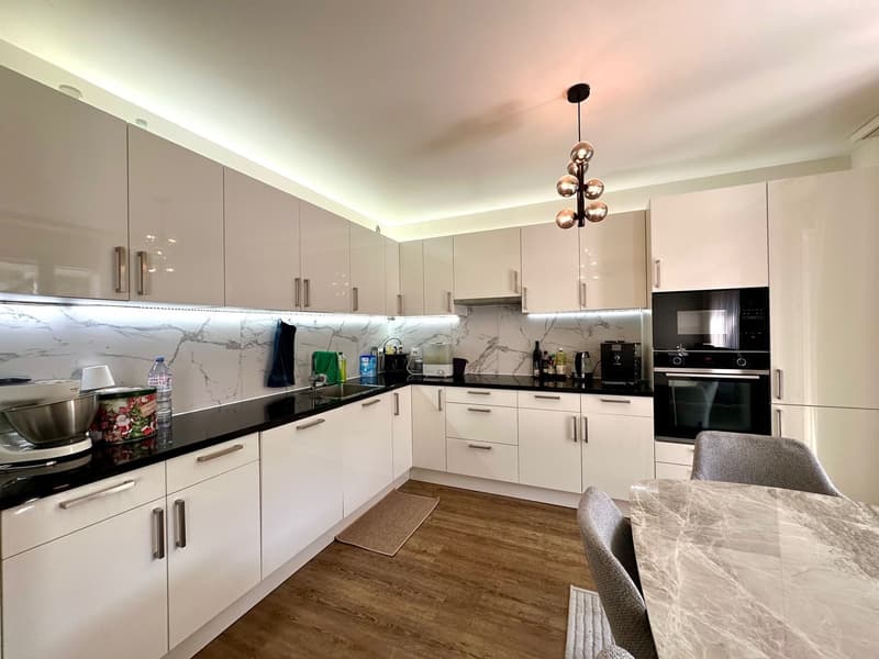 Gepflegte 4.5-Zimmer-Wohnung mit Balkon und Einstellhallenplatz (2)