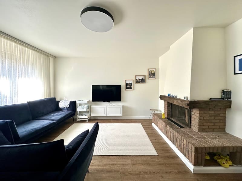 Gepflegte 4.5-Zimmer-Wohnung mit Balkon und Einstellhallenplatz (5)