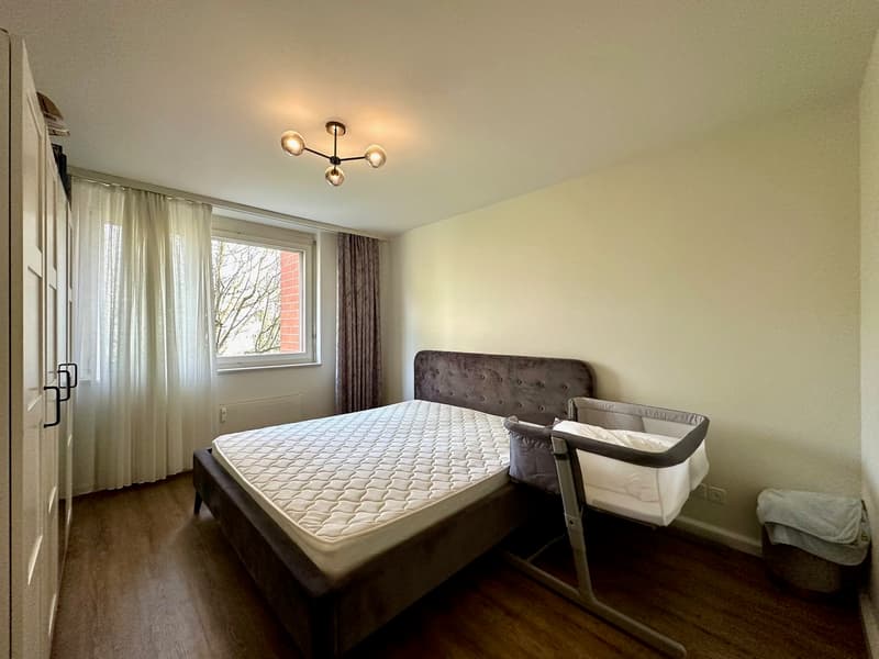 Gepflegte 4.5-Zimmer-Wohnung mit Balkon und Einstellhallenplatz (8)