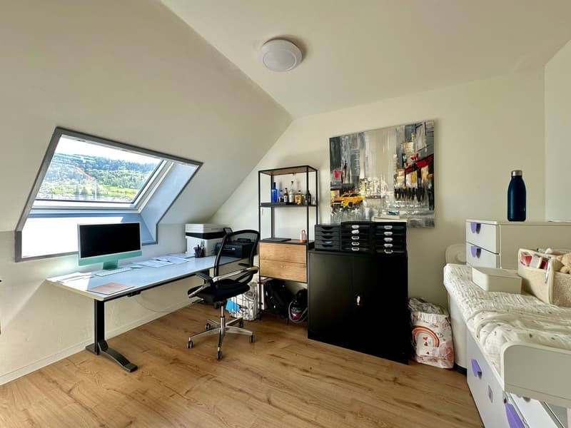 Modernisierte 3.5-Zimmerdachwohnung mit verglaster Terrasse und Garage (7)