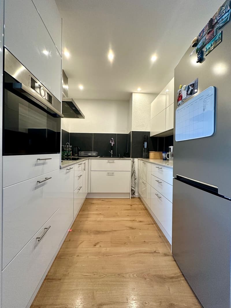 Modernisierte 3.5-Zimmerdachwohnung mit verglaster Terrasse und Garage (4)