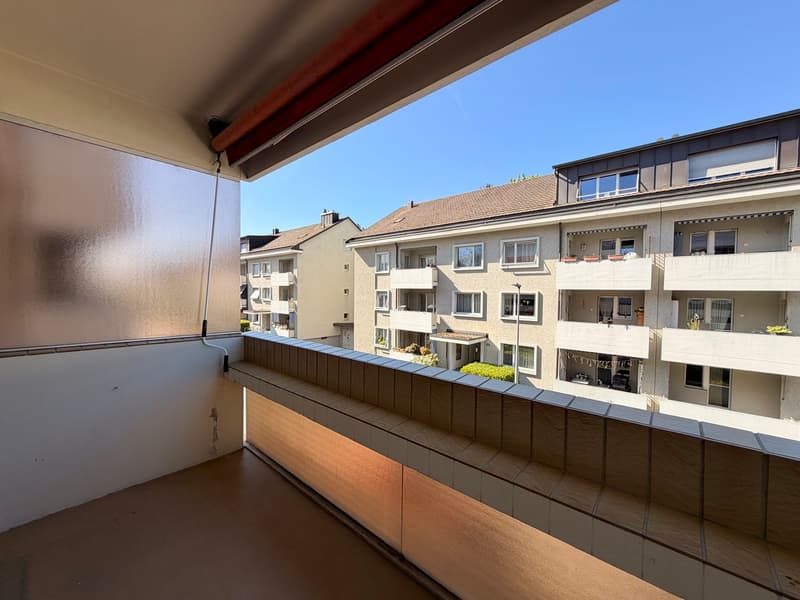 Luftige 2.5-Zimmer-Wohnung mit 2 Balkonen & einem Einstellhallenplatz (7)