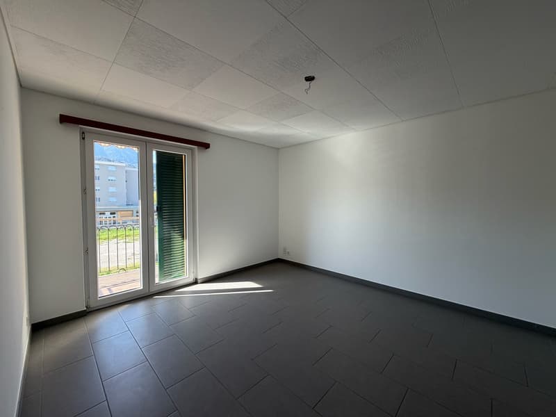 Luminoso appartamento di 5.5 locali a Losone, Ticino (8)