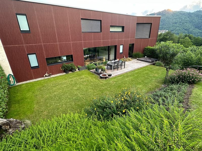 Elegante appartamento di 5 locali a Davesco-Soragno con grande giardino (2)