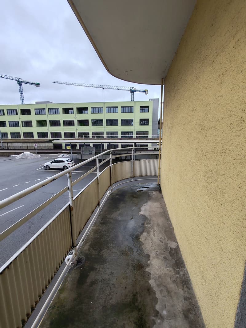Affascinante appartamento di 4 locali in un edificio storico a Reinach (8)