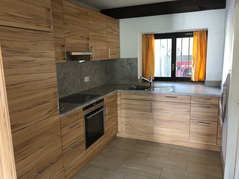 Charmante 4-Zimmer-Maisonette-Wohnung mit Kamin in Arisdorf (5)