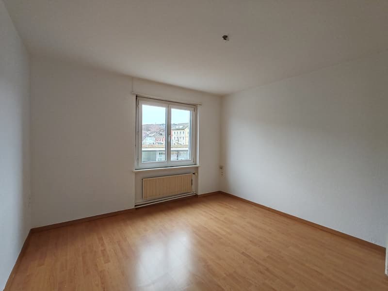 Charmante 4-Zimmer-Wohnung in historischem Gebäude in Reinach (3)