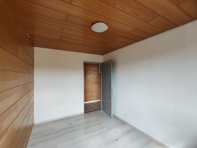 Wir vermieten ab sofort eine helle und grosszügige 4-Zimmer-Wohnungin ruhiger Lage in Zwingen (4)