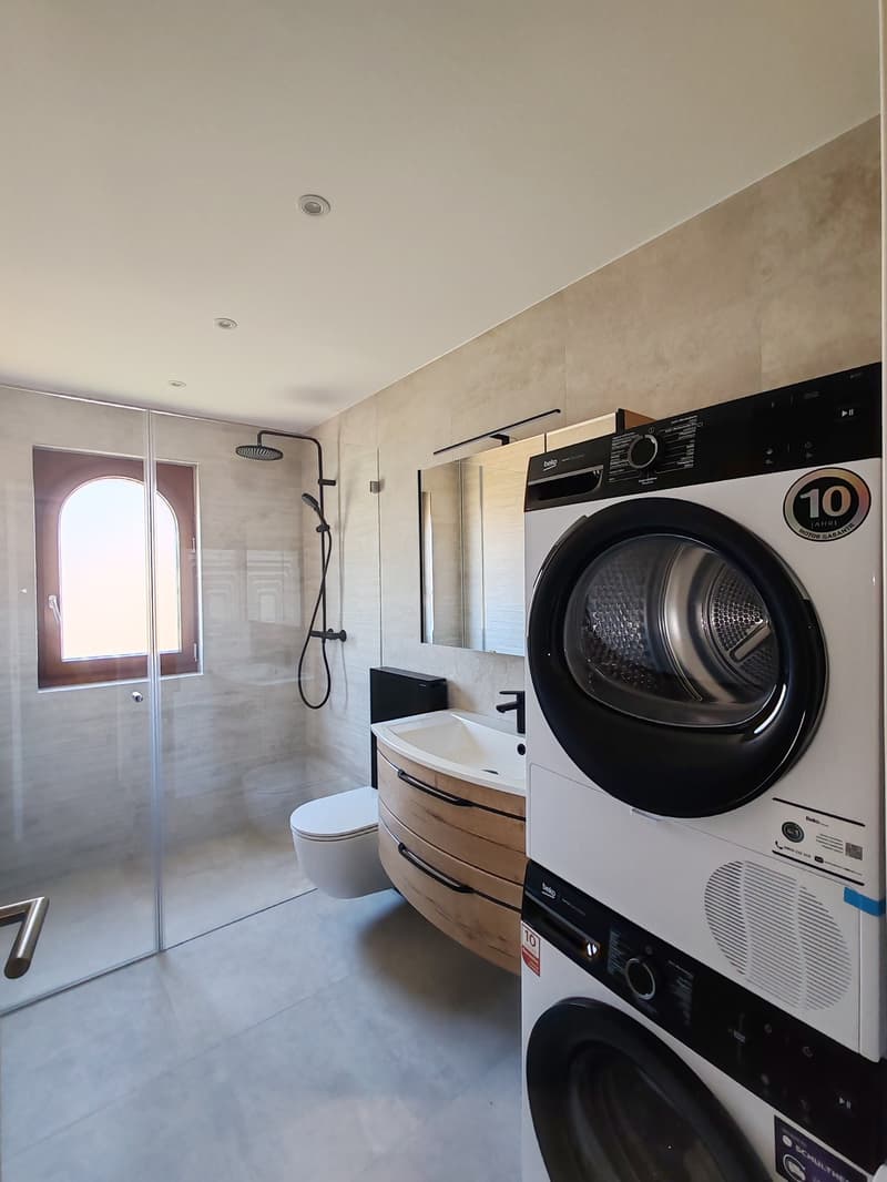 Erstbezug nach umfassender Renovation – Helle 4.5-Z.-Wohnung mit unverbaubarer Aussicht (8)