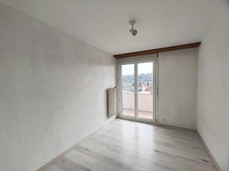 Wir vermieten ab sofort eine helle und grosszügige 4-Zimmer-Wohnungin ruhiger Lage in Zwingen (6)