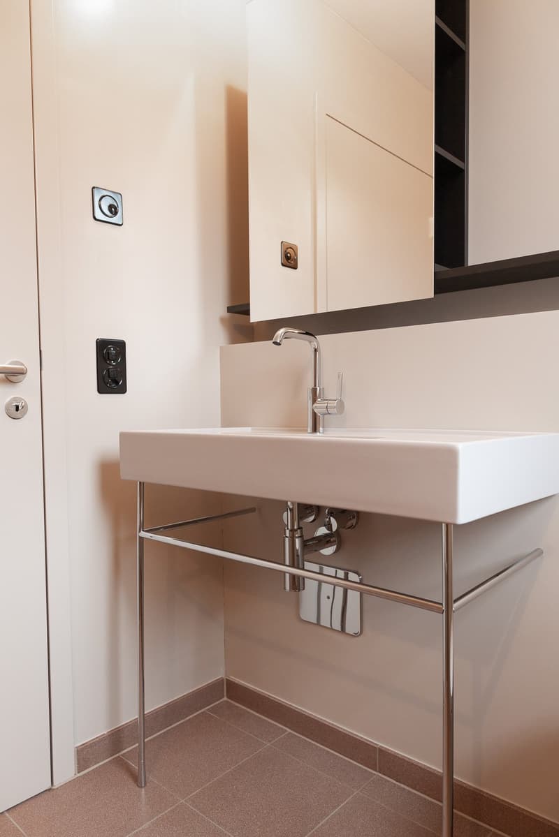 Zweitbezug: moderne 4.5 Zimmer- Wohnung im Eigentumsstandard am Wasser mit Sicht ins Grüne (4)