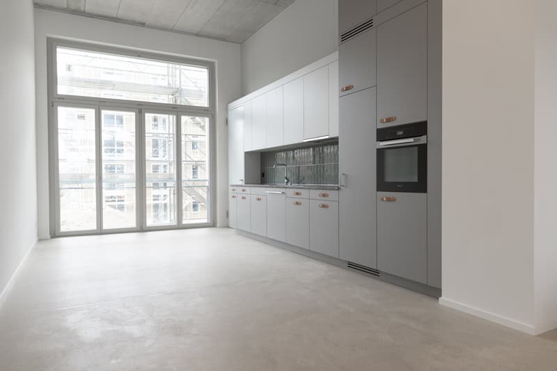 Zweitbezug: moderne 4.5 Zimmer- Wohnung im Eigentumsstandard am Wasser mit Sicht ins Grüne (2)