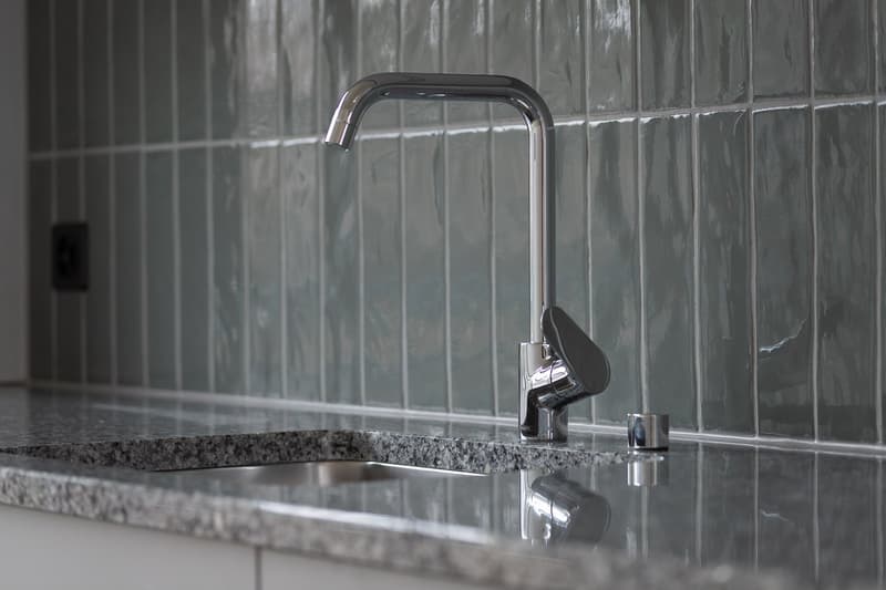 Zweitbezug: moderne 4.5 Zimmer- Wohnung im Eigentumsstandard am Wasser mit Sicht ins Grüne (3)