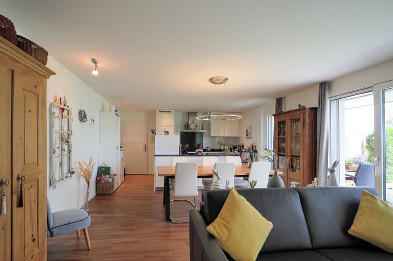 Charmante 2.5-Zimmer-Wohnung mit Balkon in Richterswil (6)