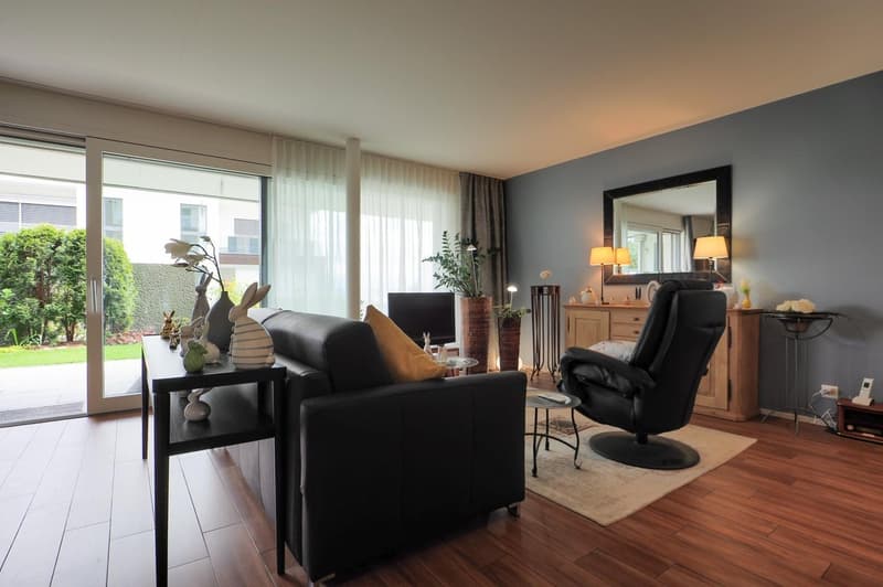 Charmante 2.5-Zimmer-Wohnung mit Balkon in Richterswil (2)