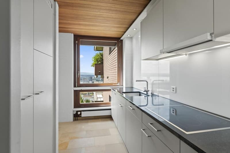 Helle 4.5-Zimmer-Wohnung mit Balkon und Garage in Zug (9)