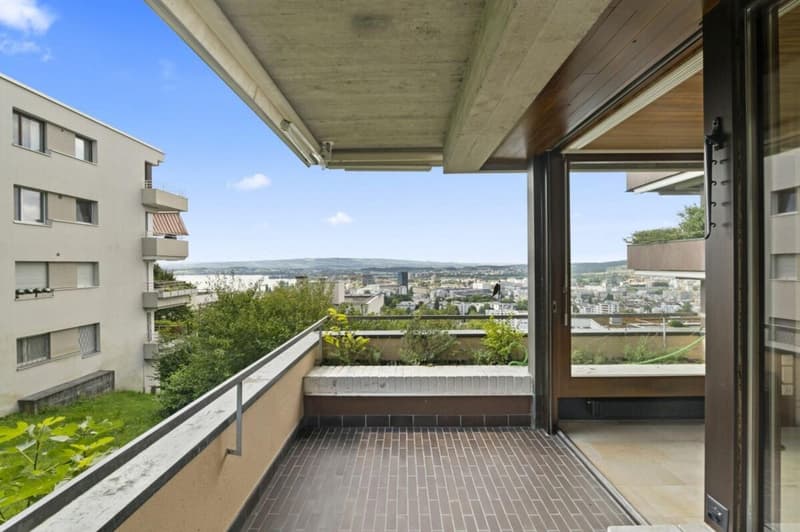 Helle 4.5-Zimmer-Wohnung mit Balkon und Garage in Zug (7)