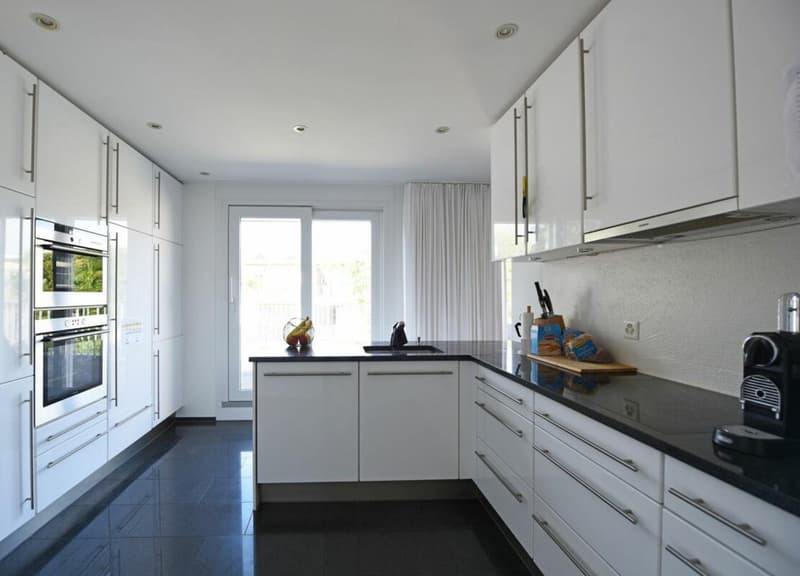 Helle 4.5-Zimmer-Wohnung mit Balkon und Garage in Stäfa (5)