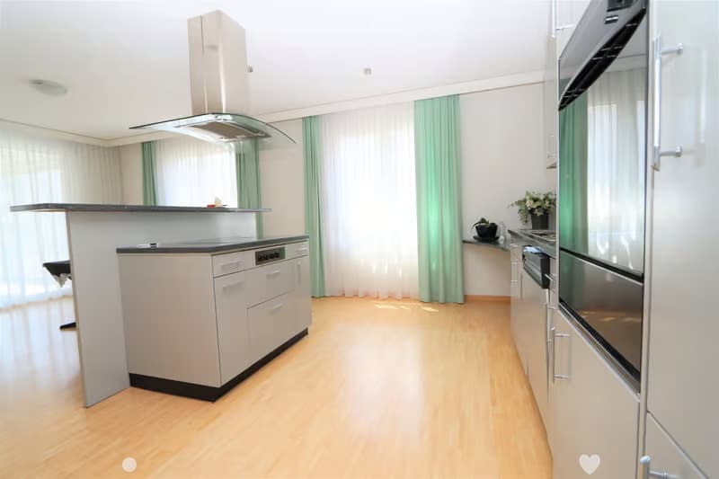Zentral gelegene und grosszügige 4.5-Zimmerwohnung (3)