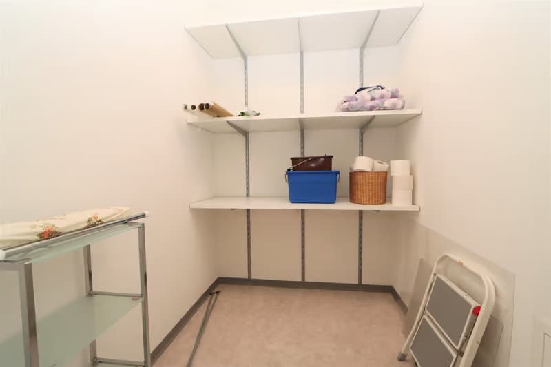 Zentral gelegene und grosszügige 4.5-Zimmerwohnung (8)