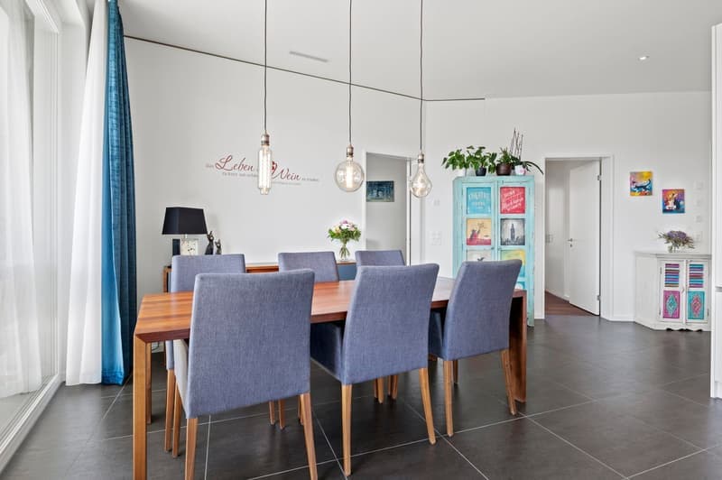 Helle 3.5-Zimmer-Wohnung mit Balkon und traumhafter Aussicht in Wallisellen (1)