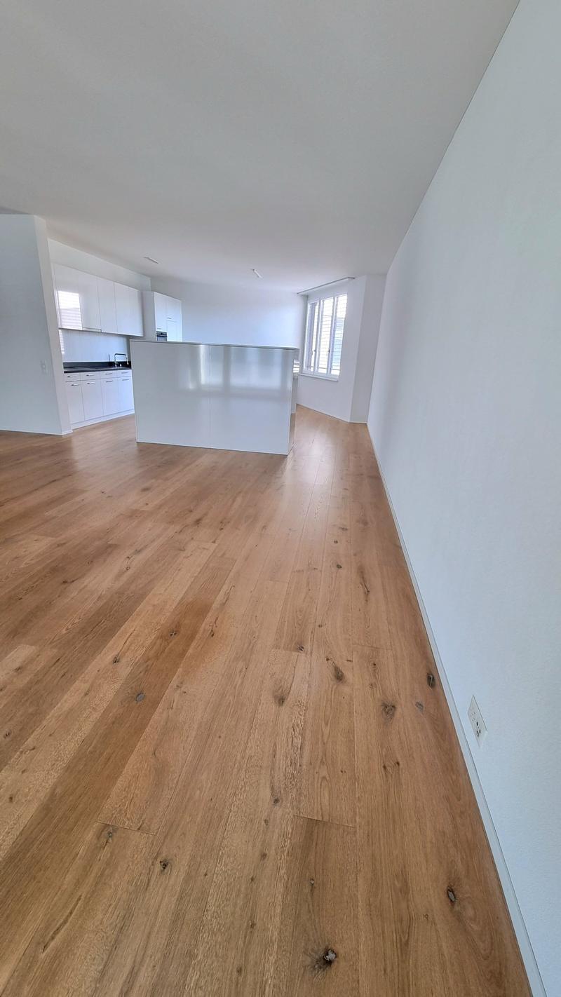 Helle 3.5-Zimmer-Wohnung mit Balkon und Garage in Wallisellen (2)
