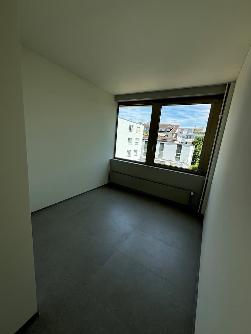 Helle 4.5-Zimmer-Wohnung mit Balkon und Garage in Steinhausen (14)