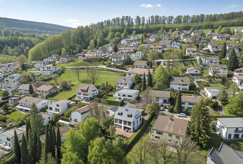 CHARMANTES GRUNDSTÜCK AN IDYLLISCHER LAGE MIT ZUKUNFTS- PERSPEKTIVE (2)