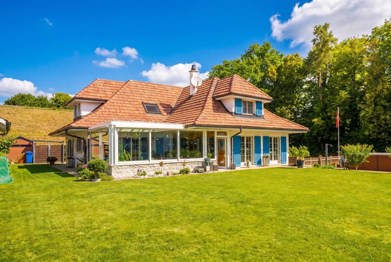 VILLA MIT WINTERGARTEN, SCHWIMMBAD UND EINLIEGERWOHNUNG (1)