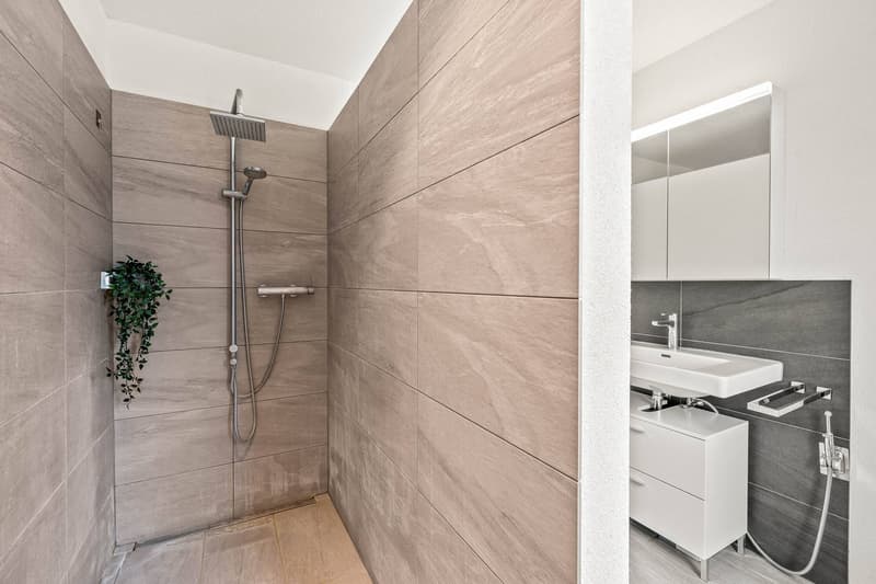 CAMERE PER FAMIGLIE - MODERNE E CONVENIENTI (5)