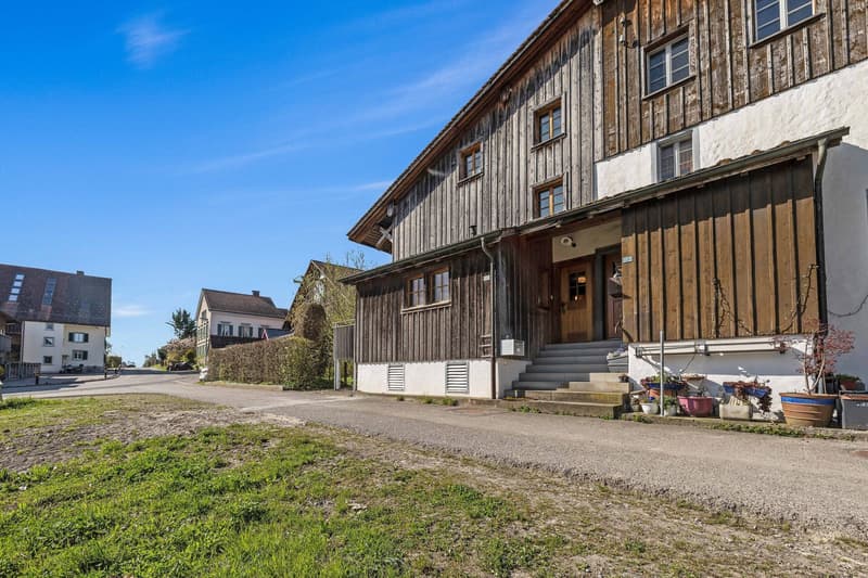 CHARMANTE MAISON MITOYENNE AVEC VUE SUR LE LAC ET POÊLE SUÉDOIS À PFÄFFIKON (7)
