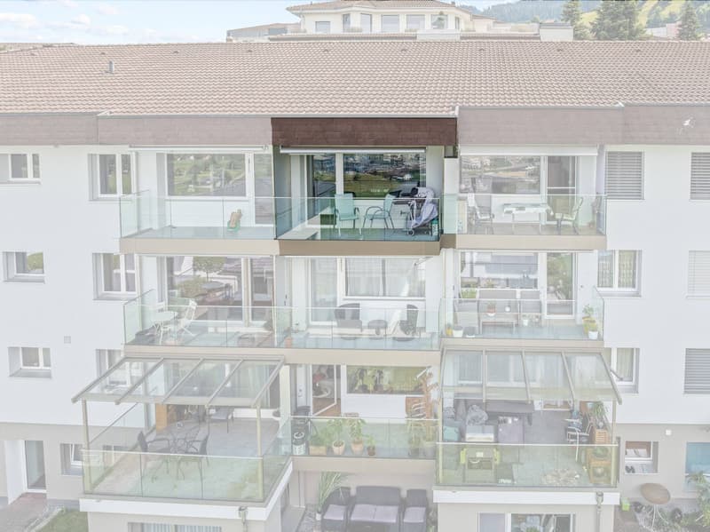 2.5 ROOM APARTMENT WITH LAKE VIEW AND TAX PRIVILEGES 1 (7)