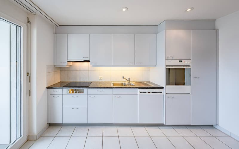 BRIGHT 4.5 ROOM APARTMENT WITH SWEDISH STOVE (4)