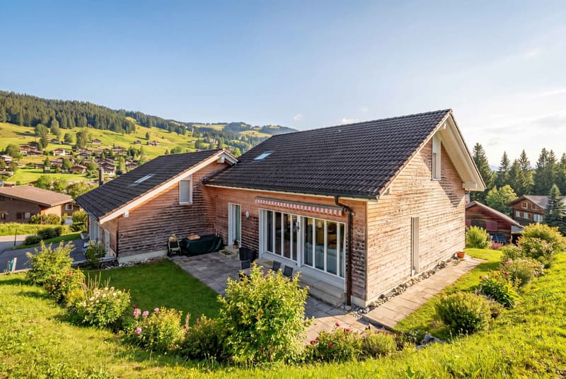 STILVOLLES WOHNEN IM ALPTHAL: SONNIGE 5.5 ZIMMER DOPPELHAUSHÄLFTE (5)